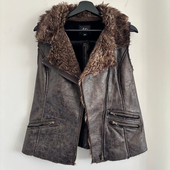 Dots Jackets & Blazers - Dots Faux Fur Trim Leather Vest with Zipper Pockets Women's Size M